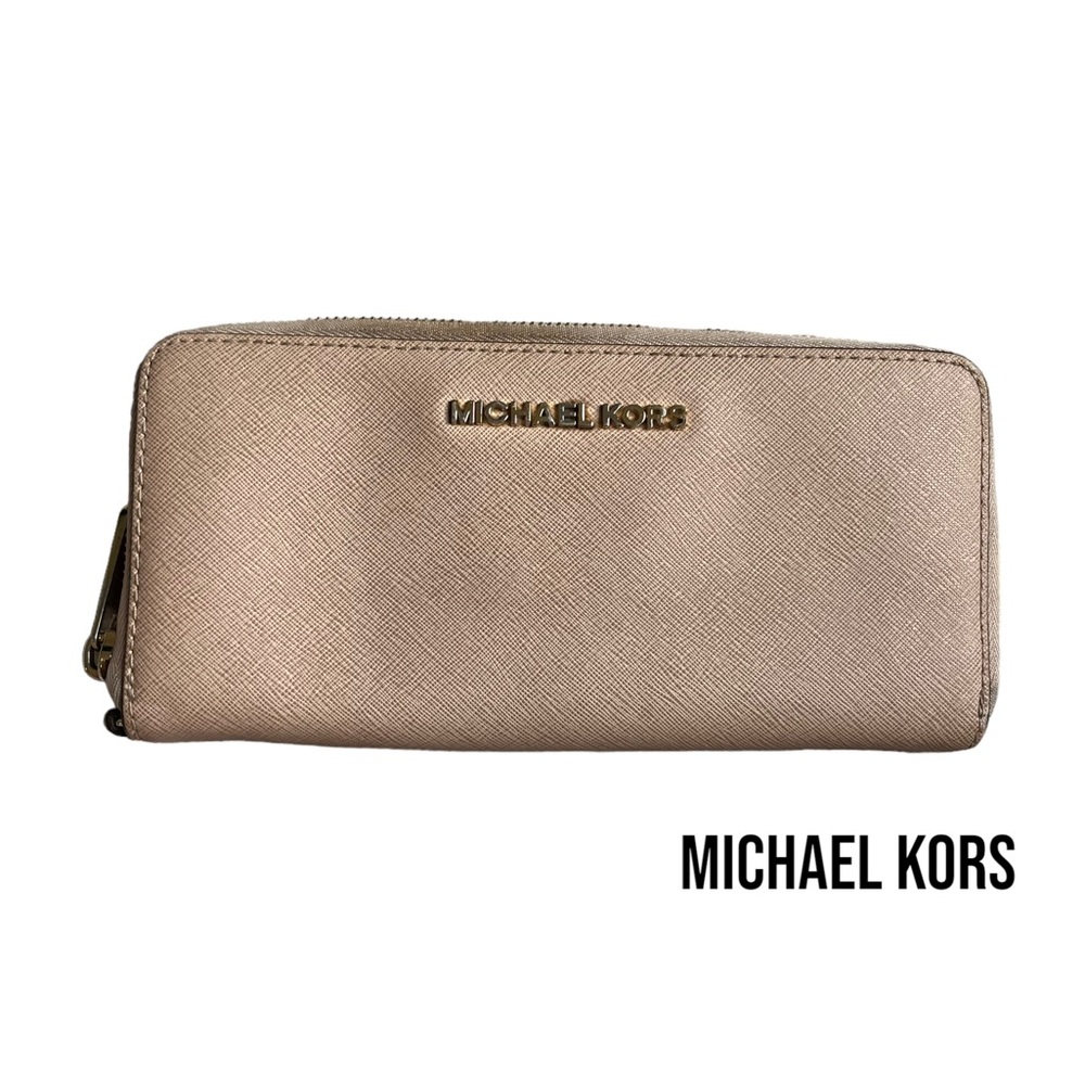 Michael Kors Jet Set Travel Beige Leather Continental Wallet

32S5GTVE9L